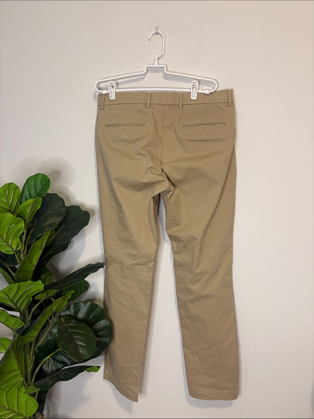 GAP 33/30 slim Men's Chino Pants in Khaki - Picture 2 of 3